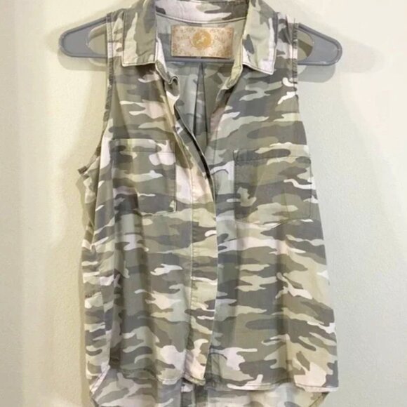 BELLA DAHL Camo Sleeveless Top with Collar Green and White - Size XS - EUC - Picture 2 of 9